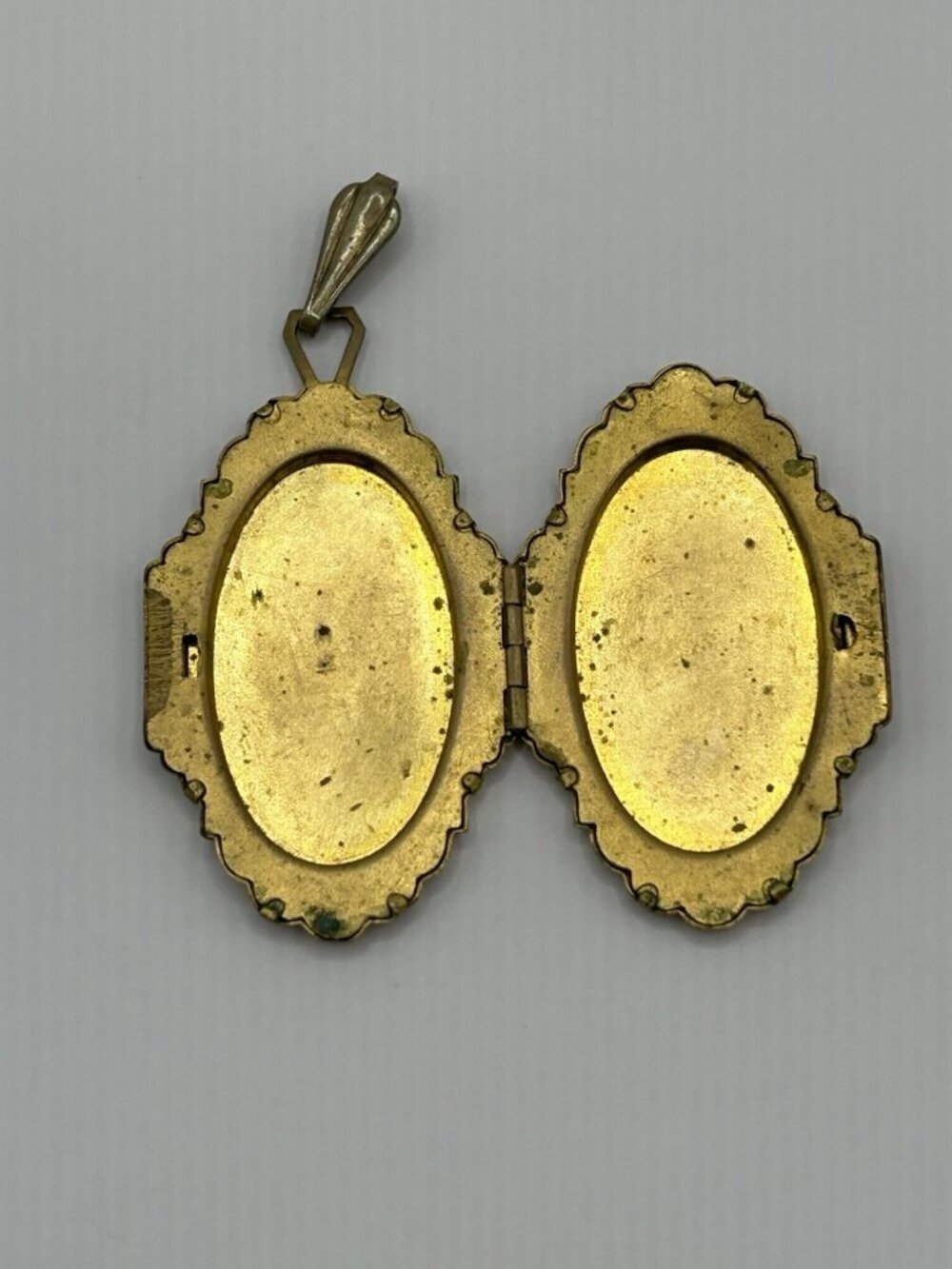 Antique Locket Cottagecore Art Deco Basket Flowers Gold Tone Large Pendant Love - Picture 4 of 12